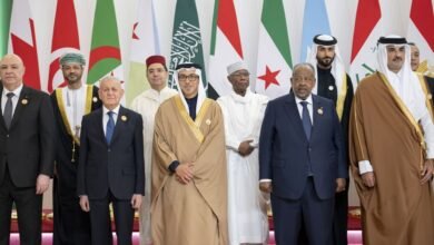 نيابة عن رئيس الدولة .. منصور بن زايد يرأس وفد الإمارات في القمة العربية غير العادية التي افتتح أعمالها الرئيس المصري