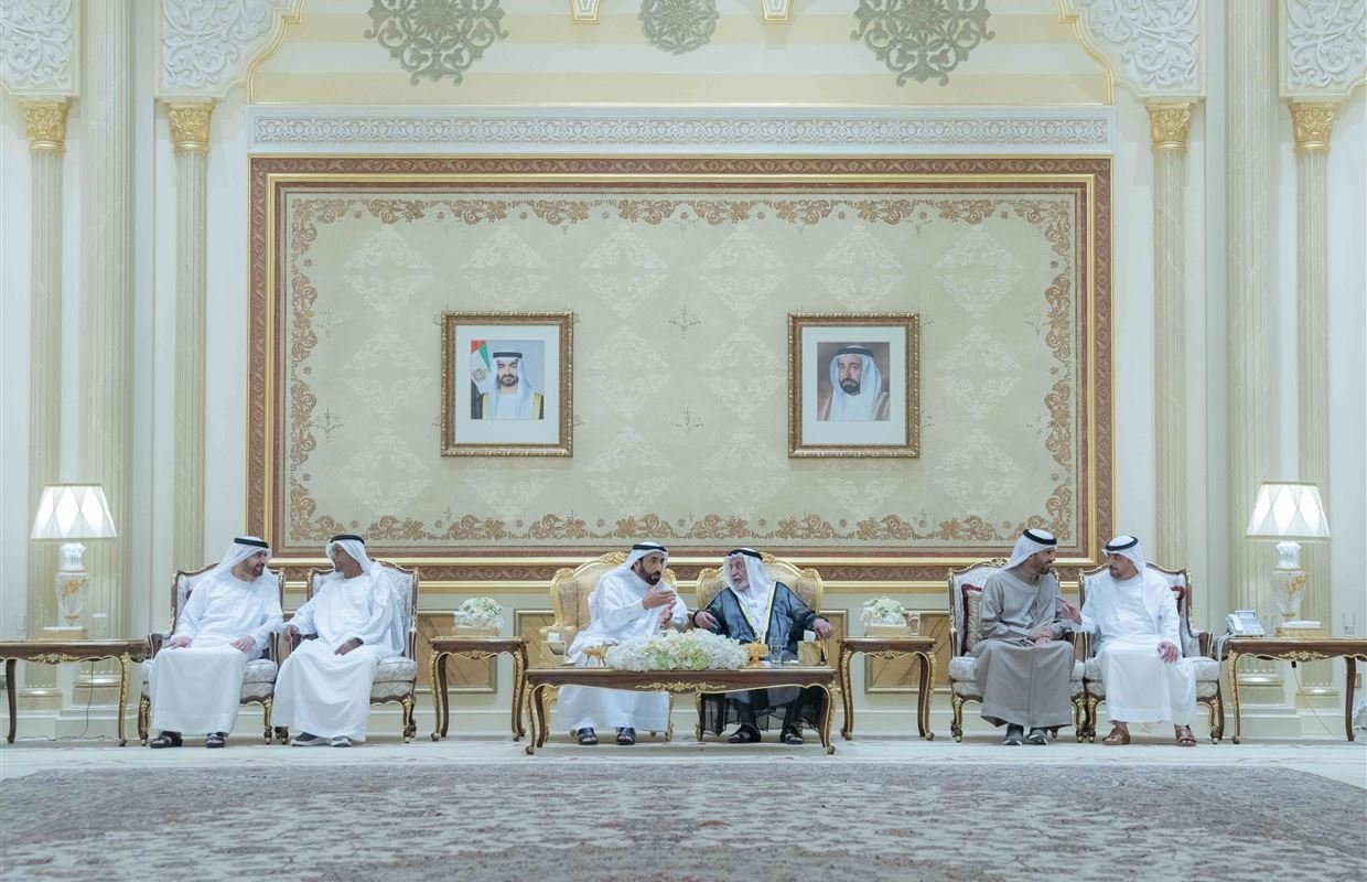 بقصر البديع العامر.. حاكم الشارقة يتقبل تهاني ولي عهد الفجيرة بشهر رمضان المبارك 1 حاكم الشارقة