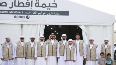 علي بن محمد النعيمي يشارك في توزيع وجبات "إفطار صائم"