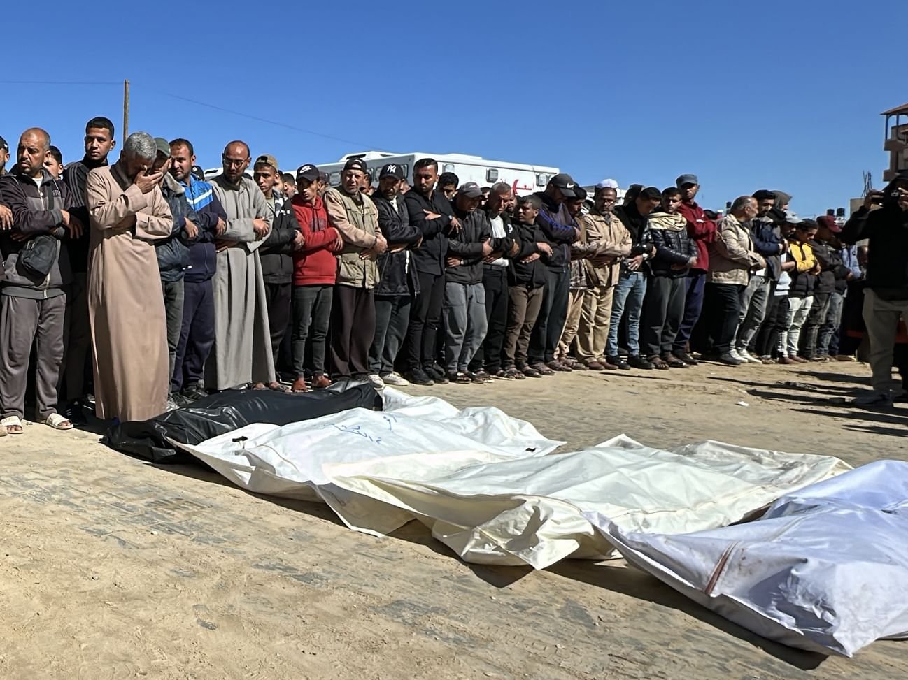 عشرات الشهداء والجرحى في قصف إسرائيلي لمناطق متفرقة بقطاع غزة