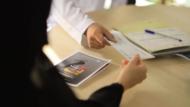 "الشارقة للتمكين الاجتماعي" توزع الزكاة والمير الرمضاني على أسر الأيتام