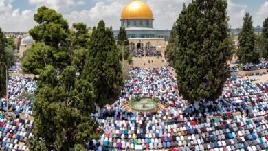 120ألف مصل يؤدون صلاة عيد الفطر في المسجد الأقصى