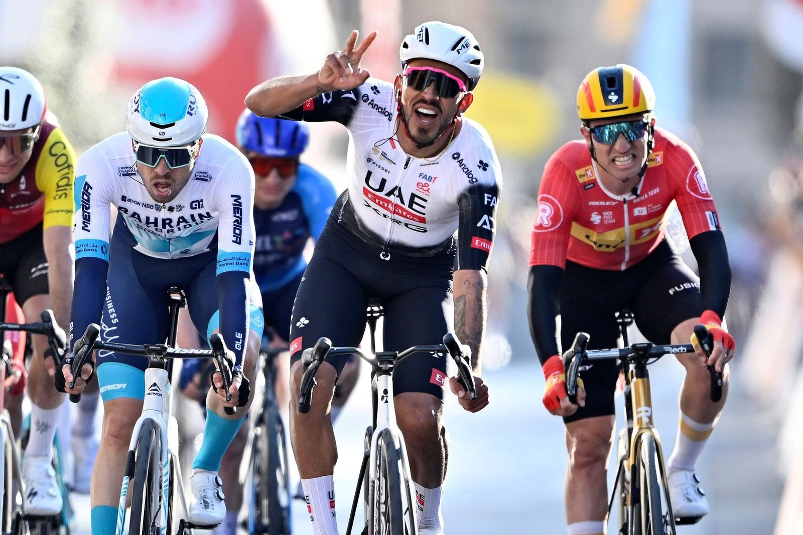 "الإمارات للدراجات" ينتزع الصدارة في سباقي كلاسيك بروج وفولتا كاتالونيا