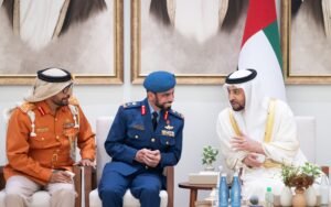 حمدان بن زايد يؤدي صلاة العيد بمسجد محمد الفلاحي الياسي في المرفأ ويستقبل المهنئين