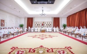 حمدان بن زايد يؤدي صلاة العيد بمسجد محمد الفلاحي الياسي في المرفأ ويستقبل المهنئين