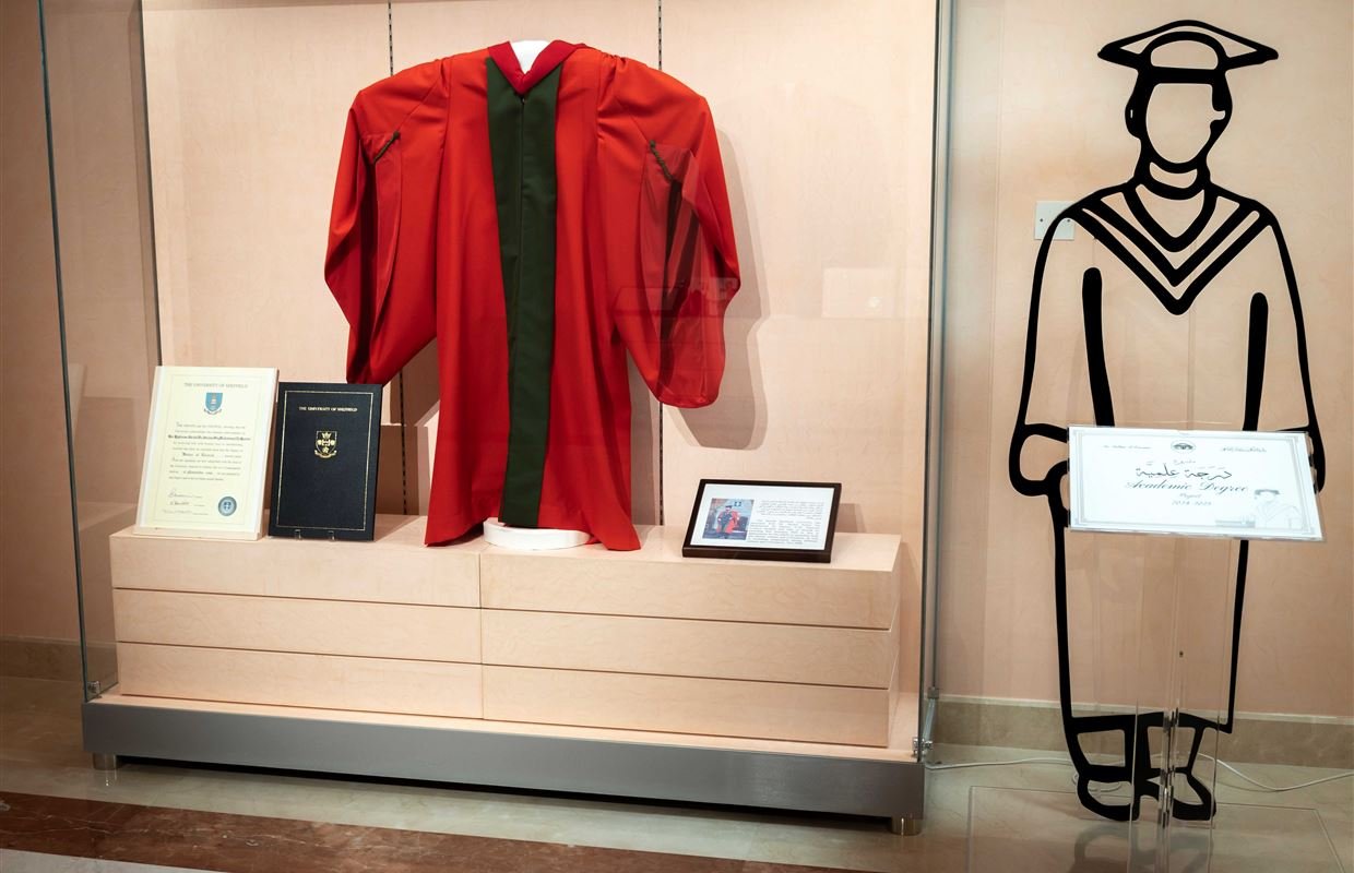 دارة الدكتور سلطان القاسمي تستذكر حصول حاكم الشارقة على الدكتوراه الفخرية من جامعة شيفيلد البريطانية