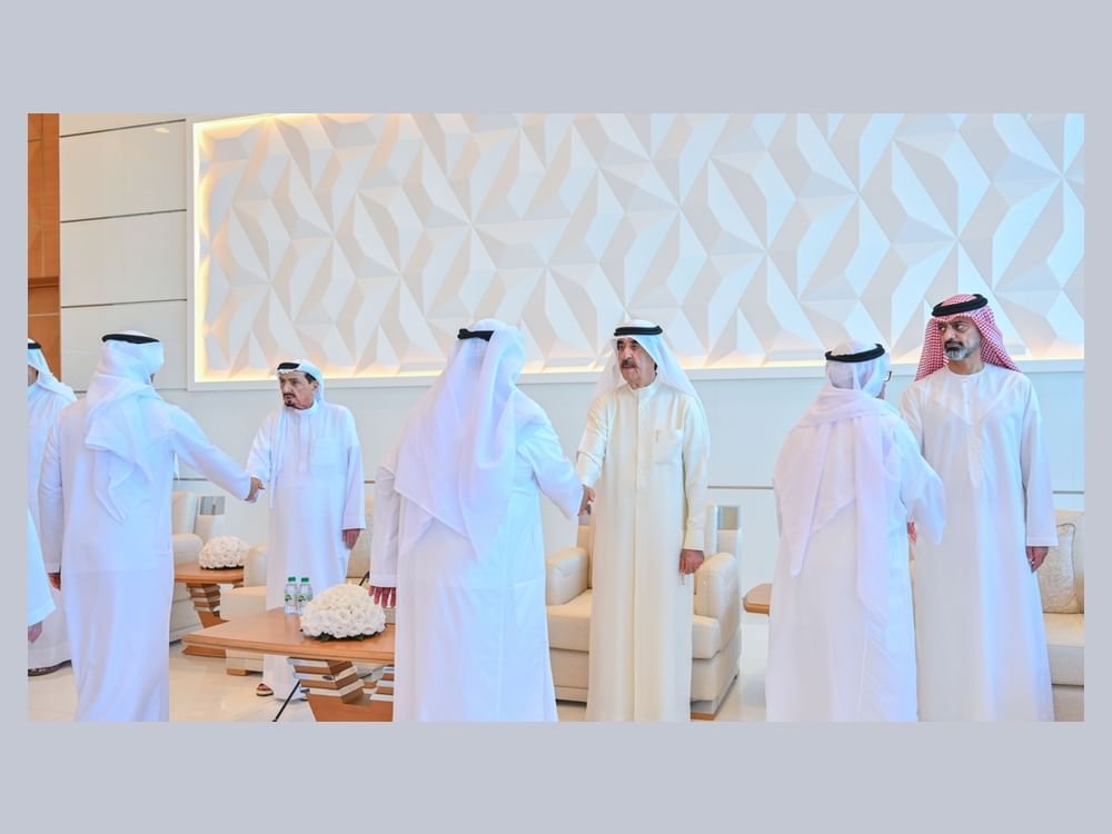 حاكم عجمان يقدم واجب العزاء فى وفاة الشيخة حصة بنت حميد بن عبدالرحمن الشامسى