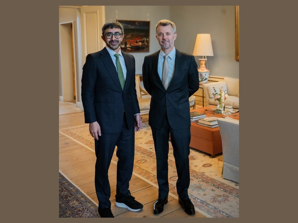 ملك الدنمارك يستقبل عبدالله بن زايد في كوبنهاغن