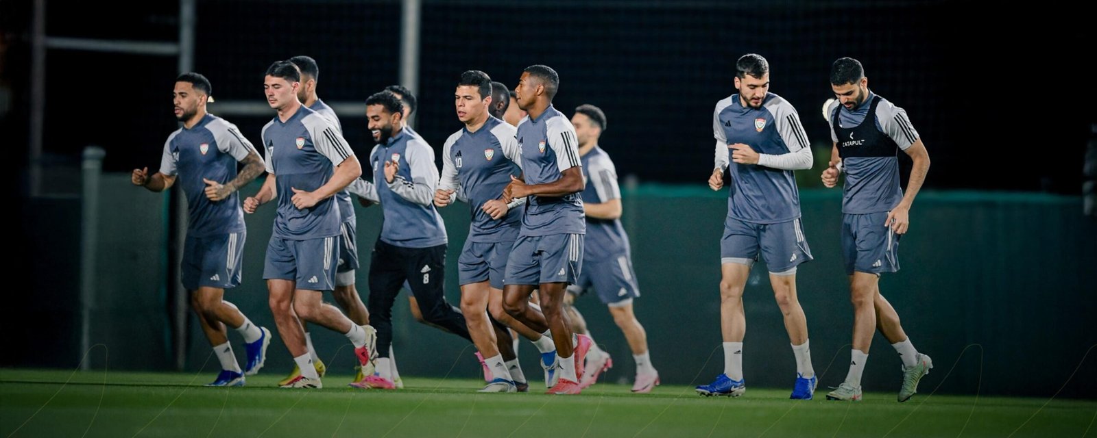 بعثة منتخبنا الوطني تُغادر إلى الرياض فجراً وطاقم سعودي يُدير المباراة