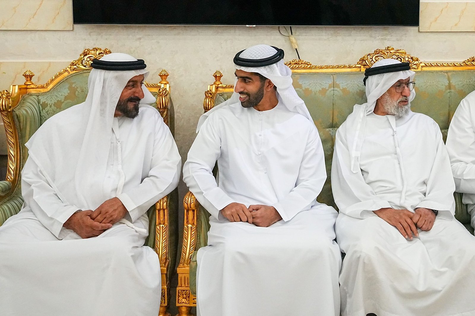 خالد بن سعود القاسمي يعزي في وفاة عناد الخاطري