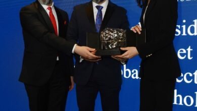 مركز باحثي الإمارات يحصد جائزة “شجرة السلام” في فرنسا