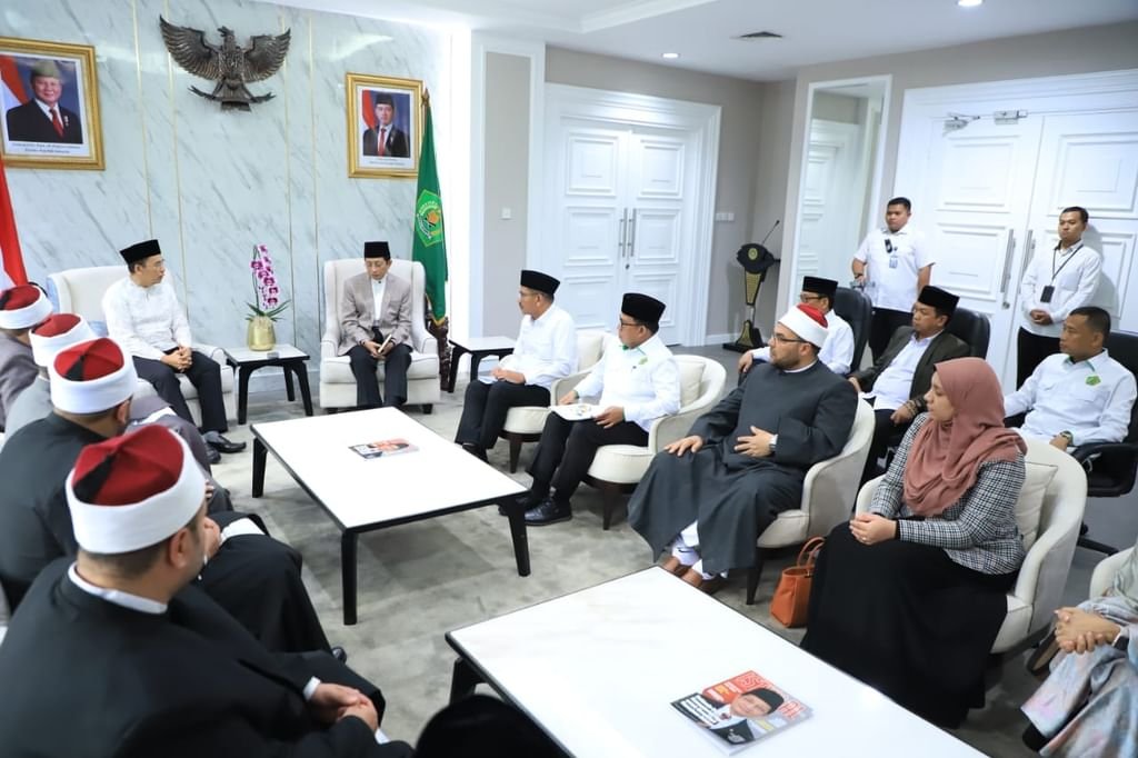 وزير إندونيسي يثمن جهود "حكماء المسلمين" في نشر قيم التسامح والتعايش 1 وزير إندونيسي يثمن جهود "حكماء المسلمين" في نشر قيم التسامح والتعايش