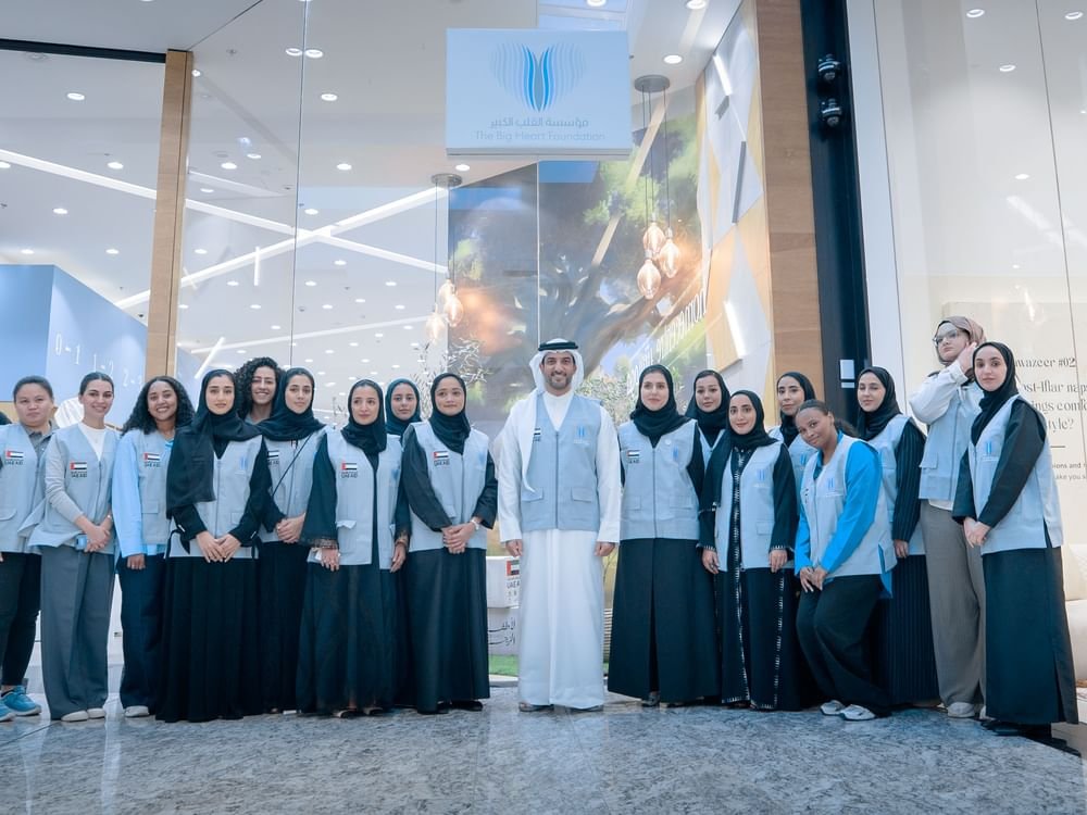 سلطان بن أحمد القاسمي يشارك في مبادرة "كسوة لأطفال الزيتون"