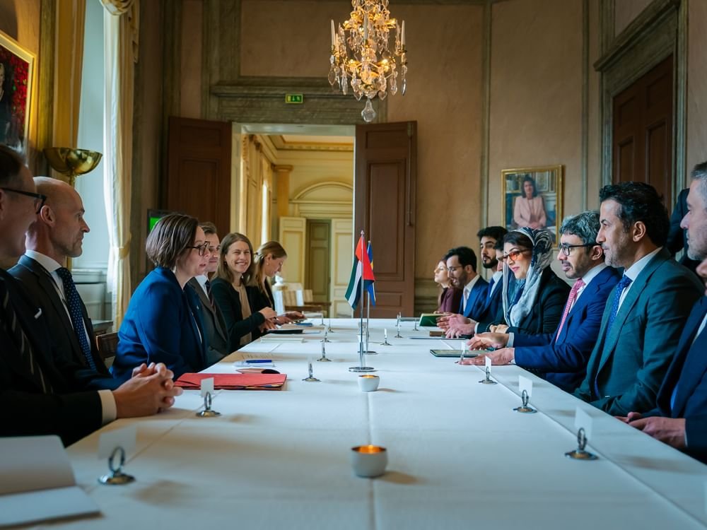 عبدالله بن زايد يلتقي وزيرة خارجية السويد ويوقعان مذكرة تفاهم بين البلدين