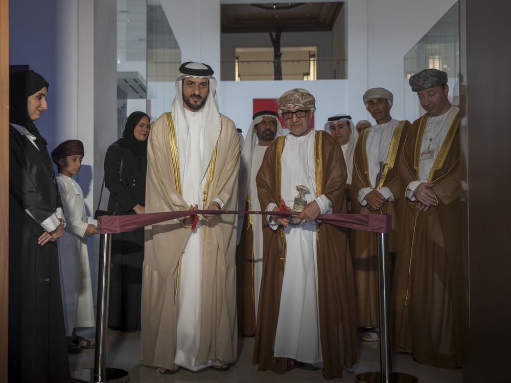 سلطان بن أحمد القاسمي يشهد افتتاح معرض "روائع الفنون من متحف الشارقة للحضارة الإسلامية" في المتحف الوطني العماني