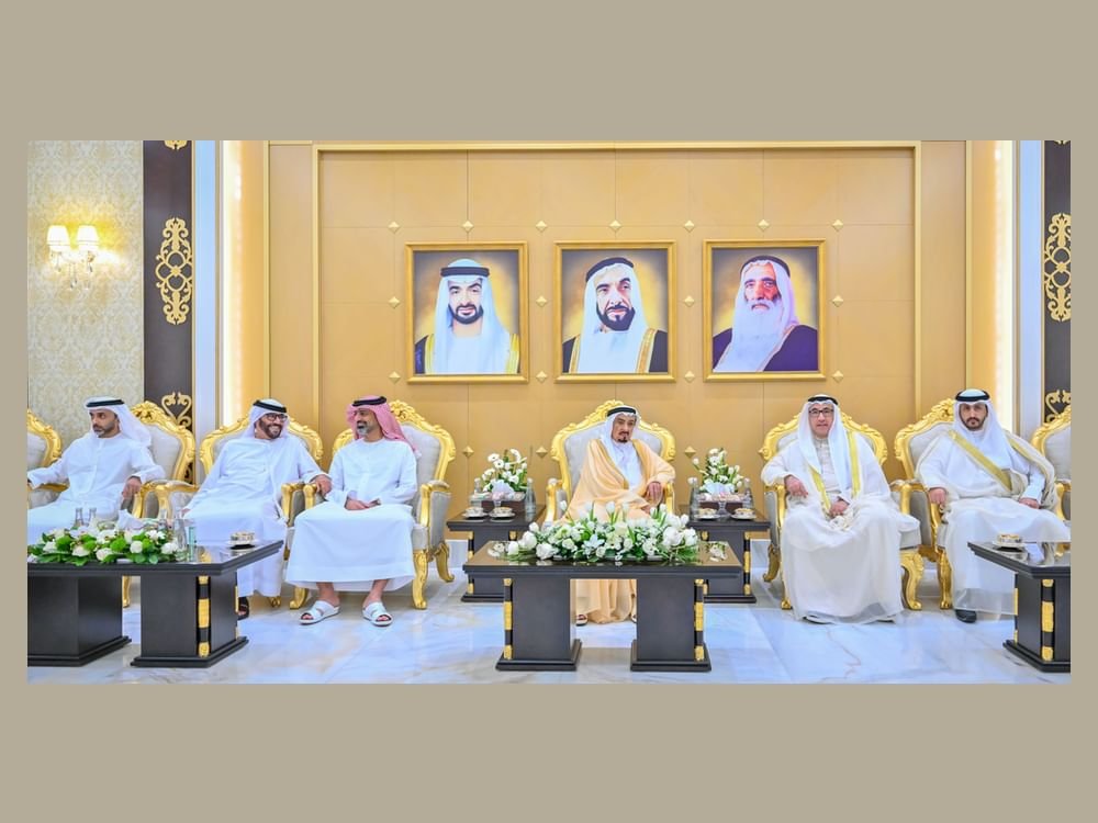 حاكم عجمان وولي عهده يتقبلان تهاني العيد من كبار المسؤولين و قنصل الكويت 1 حاكم عجمان وولي عهده يتقبلان تهاني العيد من كبار المسؤولين و قنصل الكويت