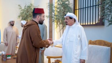 حاكم عجمان وولي عهده يتقبلان التهاني بالشهر الفضيل من ضيوف (رمضان عجمان) في قصر الزاهر