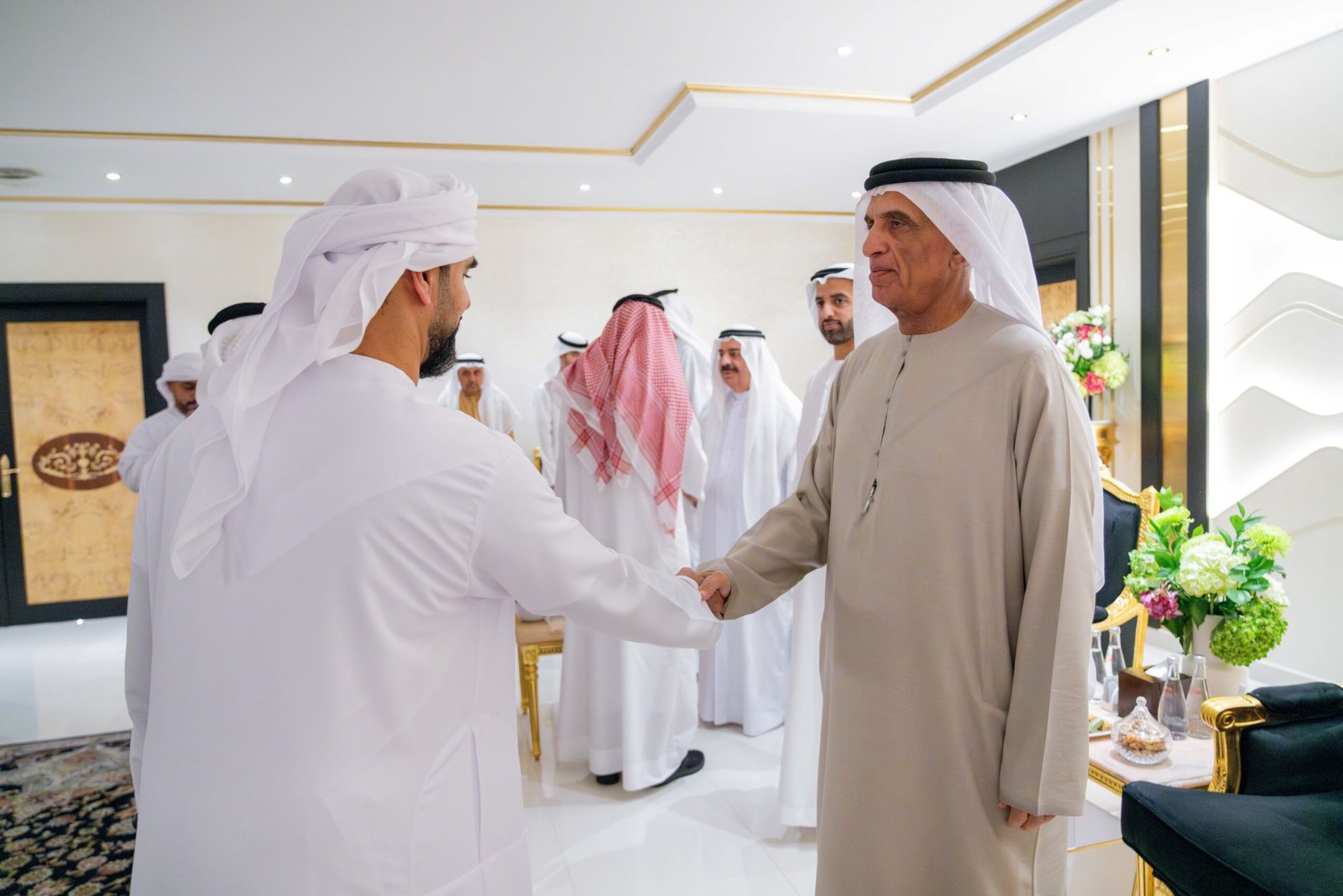 سعود بن صقر يواصل استقبال المهنئين بشهر رمضان المبارك بحضور ولي العهد 1 سعود بن صقر يواصل استقبال المهنئين بشهر رمضان المبارك بحضور ولي العهد