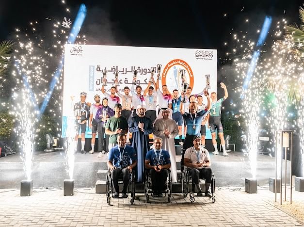 تتويج الفائزين في سباق الدراجات الهوائية بعجمان