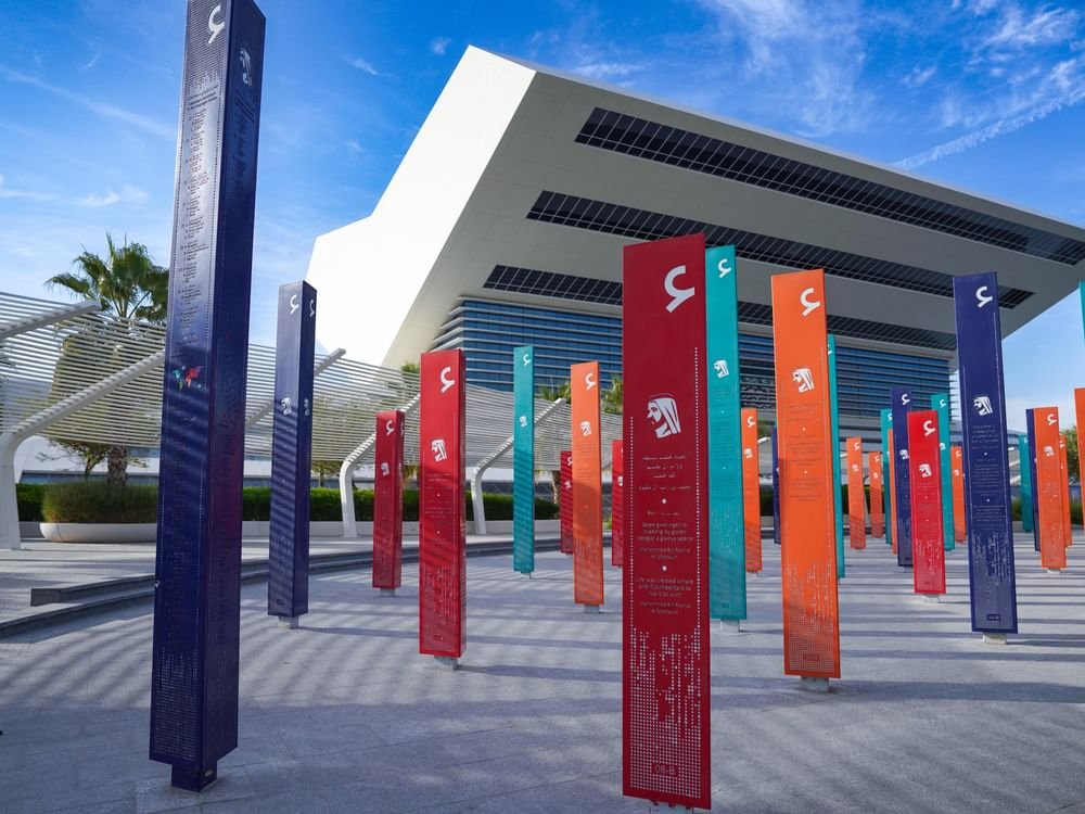 مكتبة محمد بن راشد تهدي 5000 كتاب لوزارة الدفاع ضمن مبادرة "عالم يقرأ"