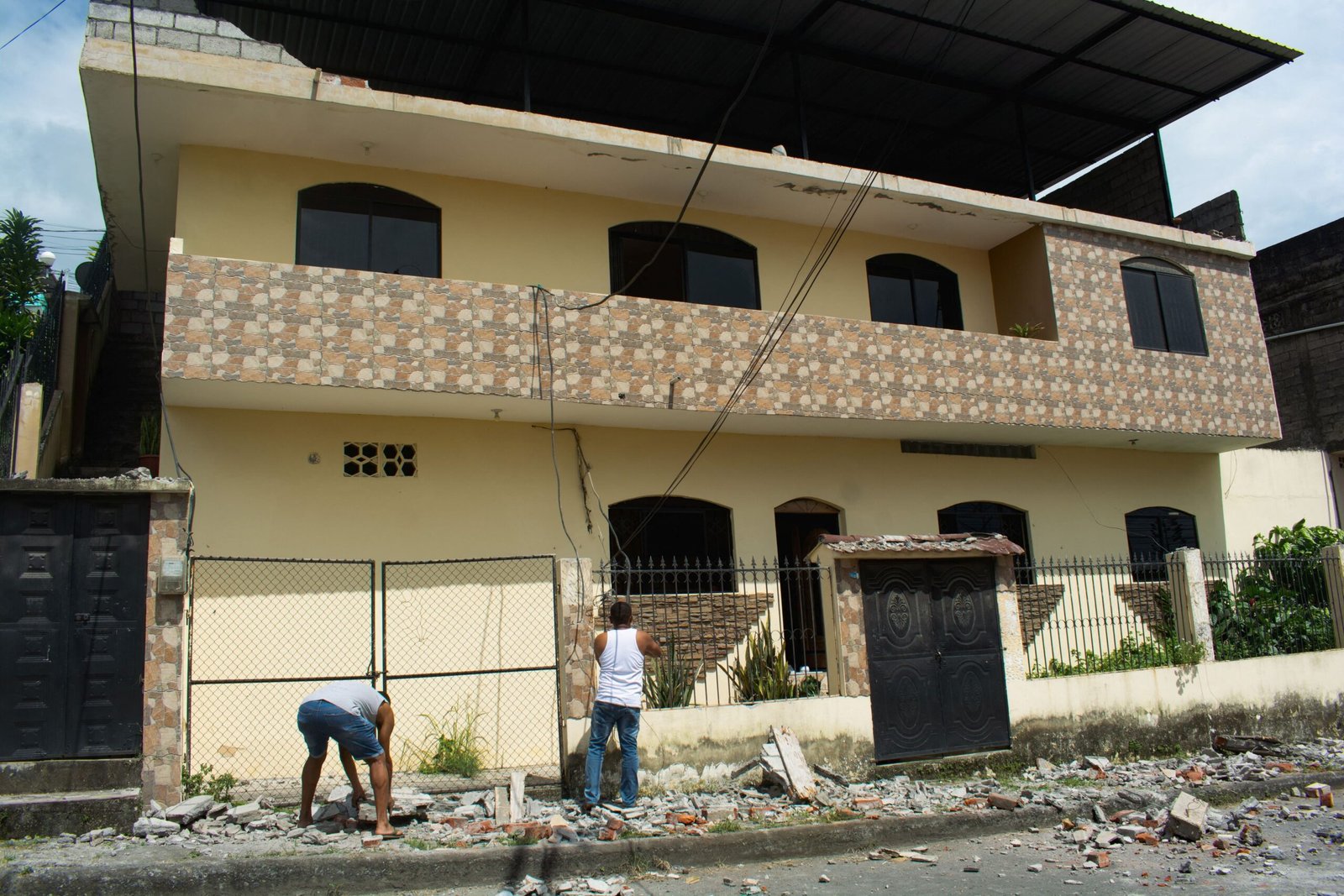 إصابة 29 شخصًا جراء الزلزال الذي ضرب الإكوادور