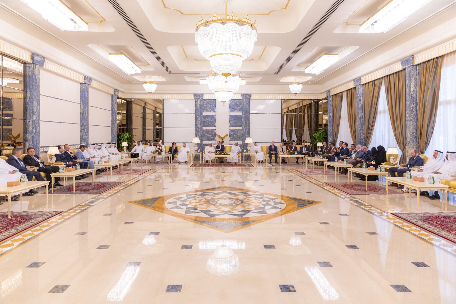 حاكم الفجيرة يستقبل الوفود المشاركة في (فوجكون 2025) ويؤكد على أهمية الملاحة البحرية