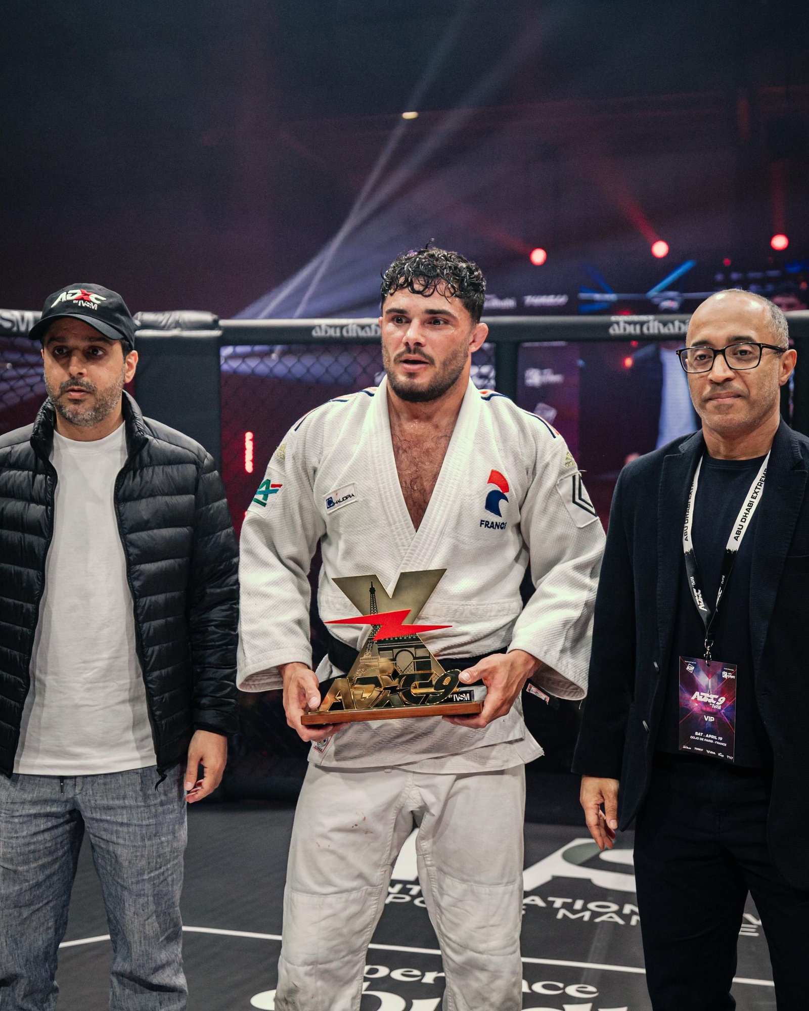 المهيري يتألق في باريس ويفوز بالإخضاع في “أبوظبي إكستريم 9”