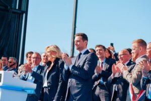 باريس تشهد تظاهرات حاشدة لليمين المتطرف واليسار