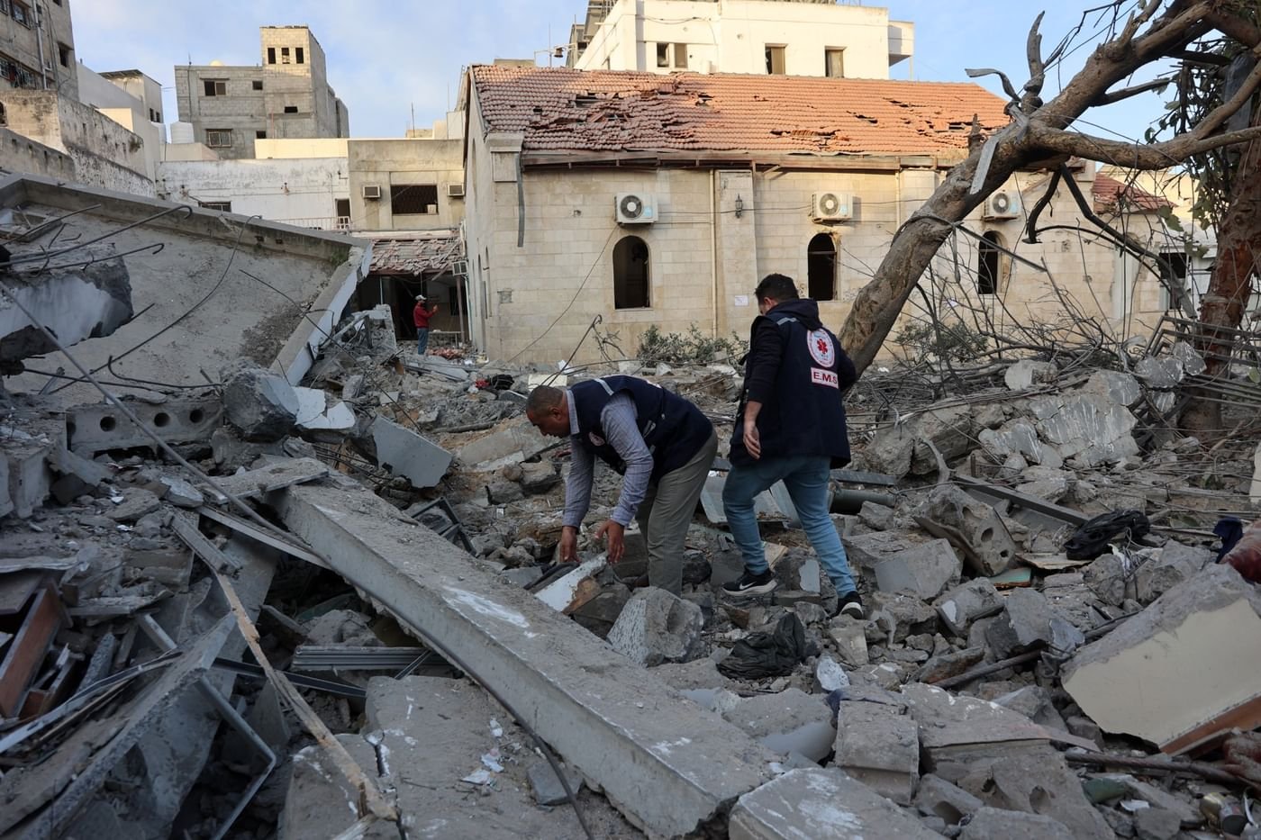 الطيران الإسرائيلي يقصف المستشفى المعمداني بمدينة غزة 1 الطيران الإسرائيلي