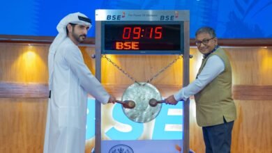 حمدان بن محمد يزور بورصة بومباي ويقرع جرس بدء تداولاتها