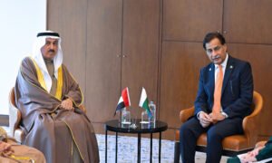 صقر غباش يبحث مع رئيس الجمعية الوطنية الباكستانية تعزيز التعاون