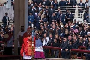 نيابة عن رئيس الدولة..ولي عهد أبوظبي يحضر مراسم تشييع جثمان البابا فرنسيس في العاصمة الإيطالية روما