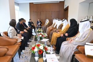 صقر غباش ورئيس مجلس النواب الماليزي يبحثان التعاون البرلماني الثنائي