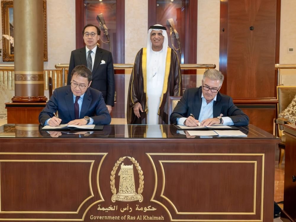 سعود بن صقر يشهد توقيع اتفاقية تمديد التعاون بين موانئ رأس الخيمة ومجموعة موانئ هاتشيسون العالمية 1 سعود بن صقر يشهد توقيع اتفاقية تمديد التعاون بين موانئ رأس الخيمة ومجموعة موانئ هاتشيسون العالمية