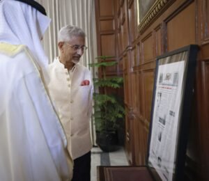 حمدان بن محمد يستعرض مع وزير الشؤون الخارجية الهندي العلاقات الثنائية وآفاقها المستقبلية