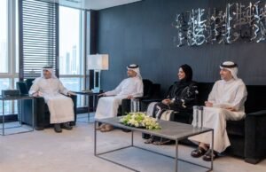 سلطان بن أحمد القاسمي يستقبل الرئيس التنفيذي للعمليات بشركة كريبتو دوت كوم العالمية