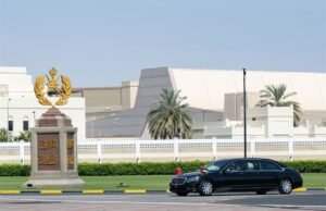 حاكم الشارقة يصل إلى سلطنة عُمان