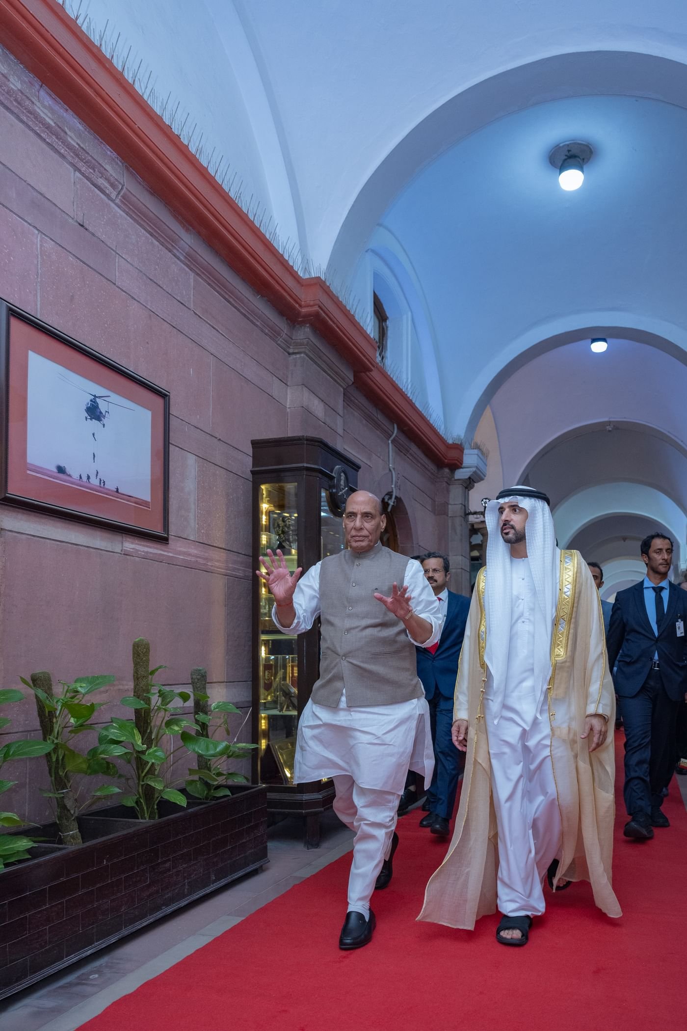 حمدان بن محمد يبحث في الهند سبل تعزيز التعاون وتبادل الخبرات وأفضل الممارسات في المجالات الدفاعية