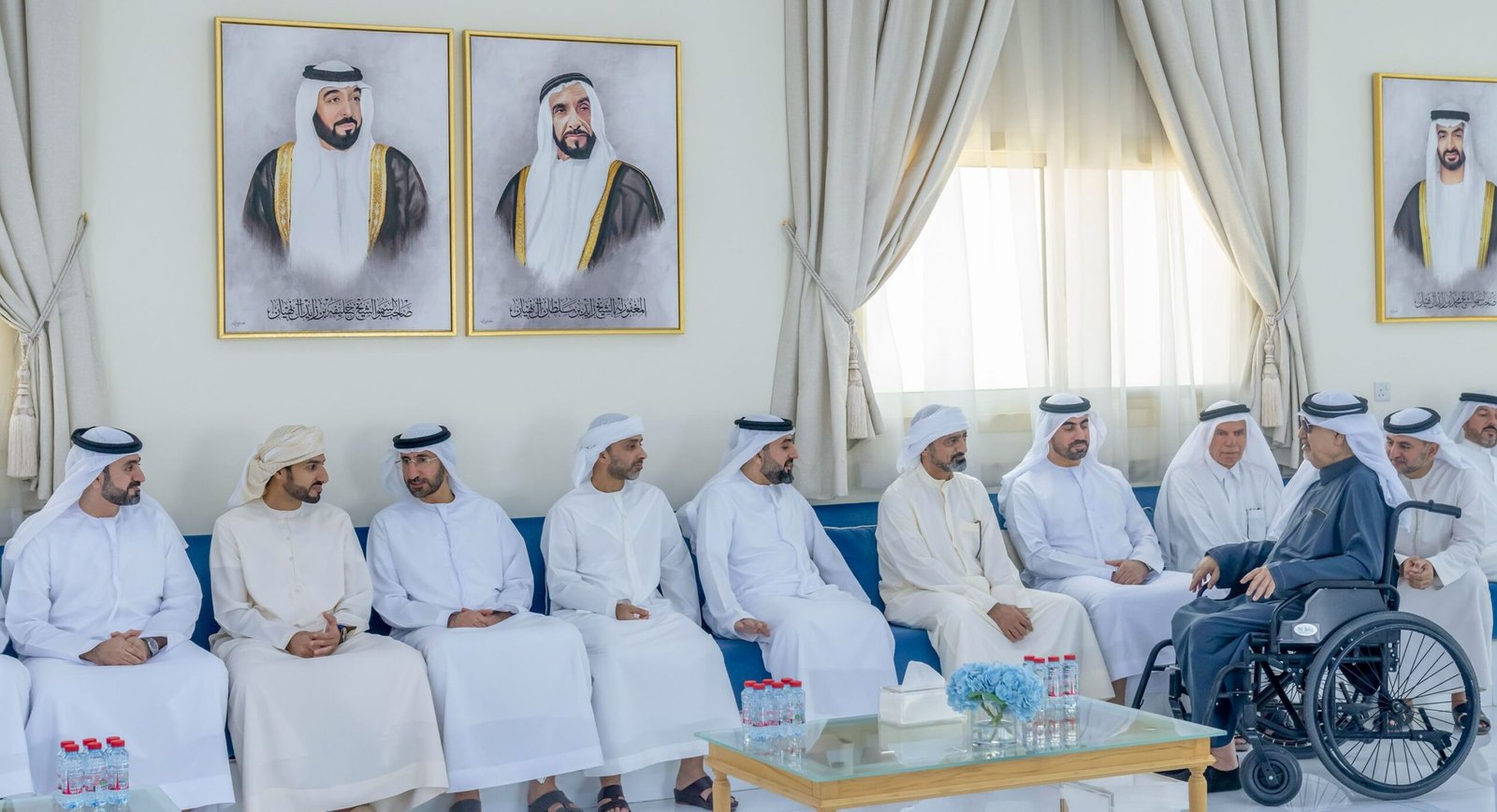 عمار بن حميد يقدم واجب العزاء في وفاة كليثم خليفة السعيدي