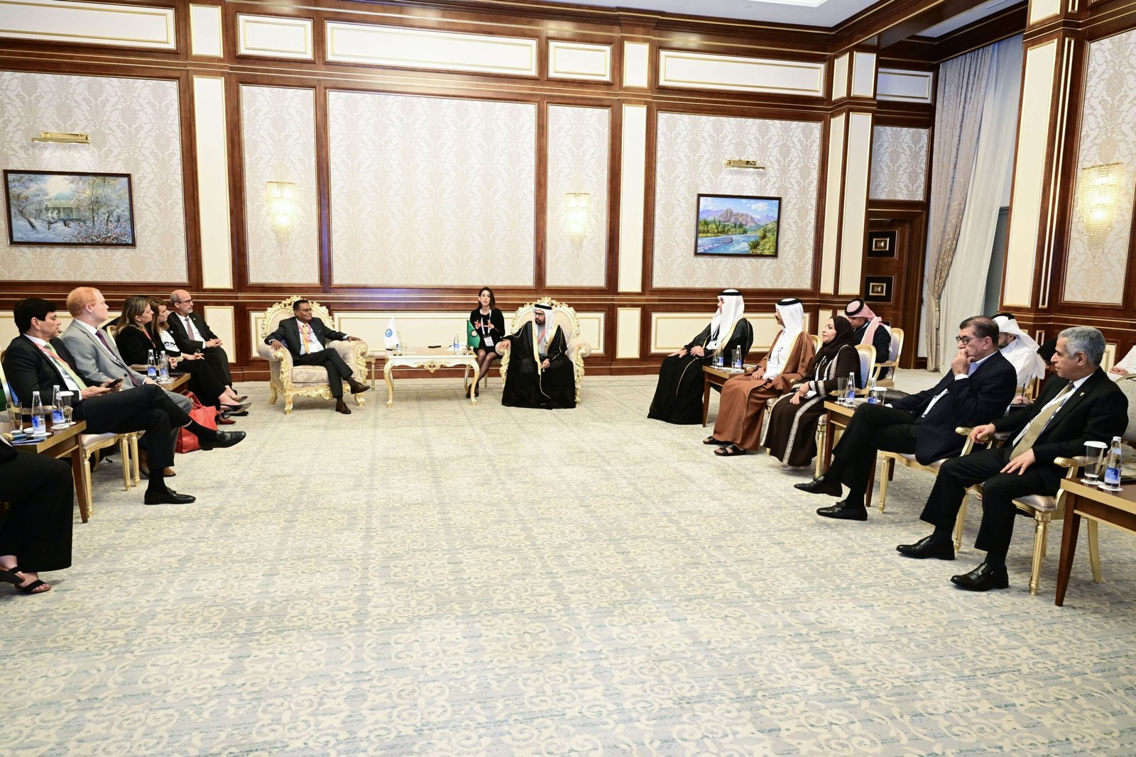 الشعبة البرلمانية الإماراتية تترأس اجتماع ممثلي المجالس التشريعية الخليجية مع وفد مجموعة غرولاك في طشقند 1 الشعبة البرلمانية الإماراتية تترأس اجتماع ممثلي المجالس التشريعية الخليجية مع وفد مجموعة غرولاك في طشقند