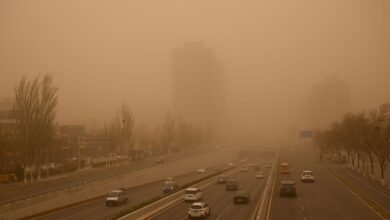 الأعنف في 75 عامًا.. عواصف تدفع بكين إلى إلغاء مئات الرحلات الجوية