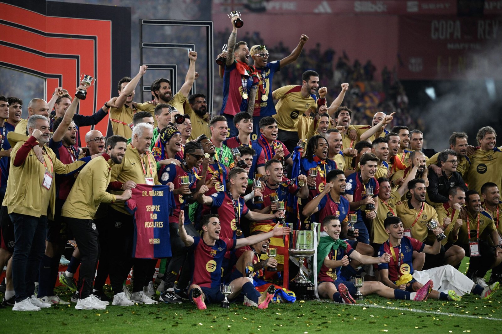 ردود فعل واسعة لتتويج برشلونة بكأس ملك إسبانيا.. ومصير أنشيلوتي على المحك