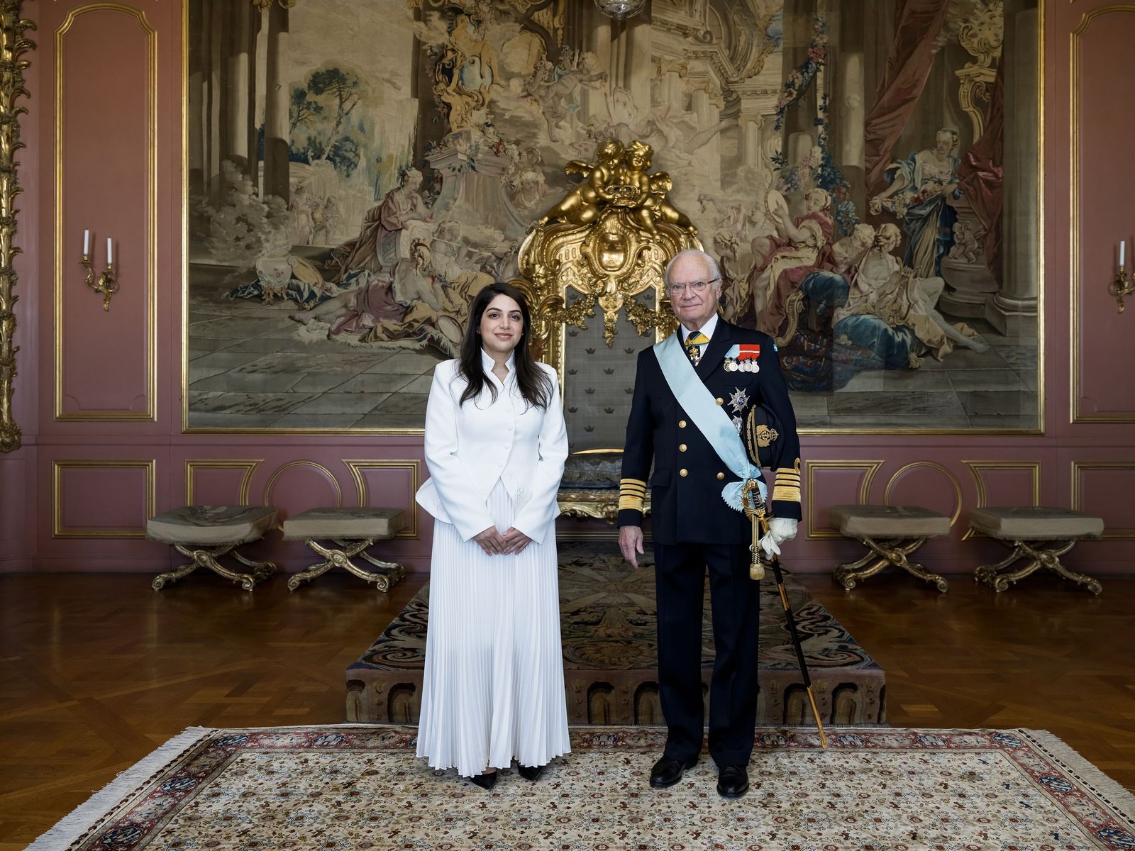 سفيرة الإمارات تقدم أوراق اعتمادها إلى ملك السويد 1 سفيرة الإمارات تقدم أوراق اعتمادها إلى ملك السويد