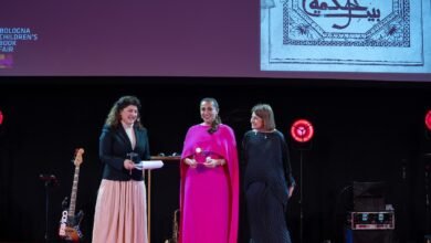بدور القاسمي أول امرأة خليجية تفوز بجائزة "بولونيا راجازي" في "معرض بولونيا لكتاب الطفل" 2025