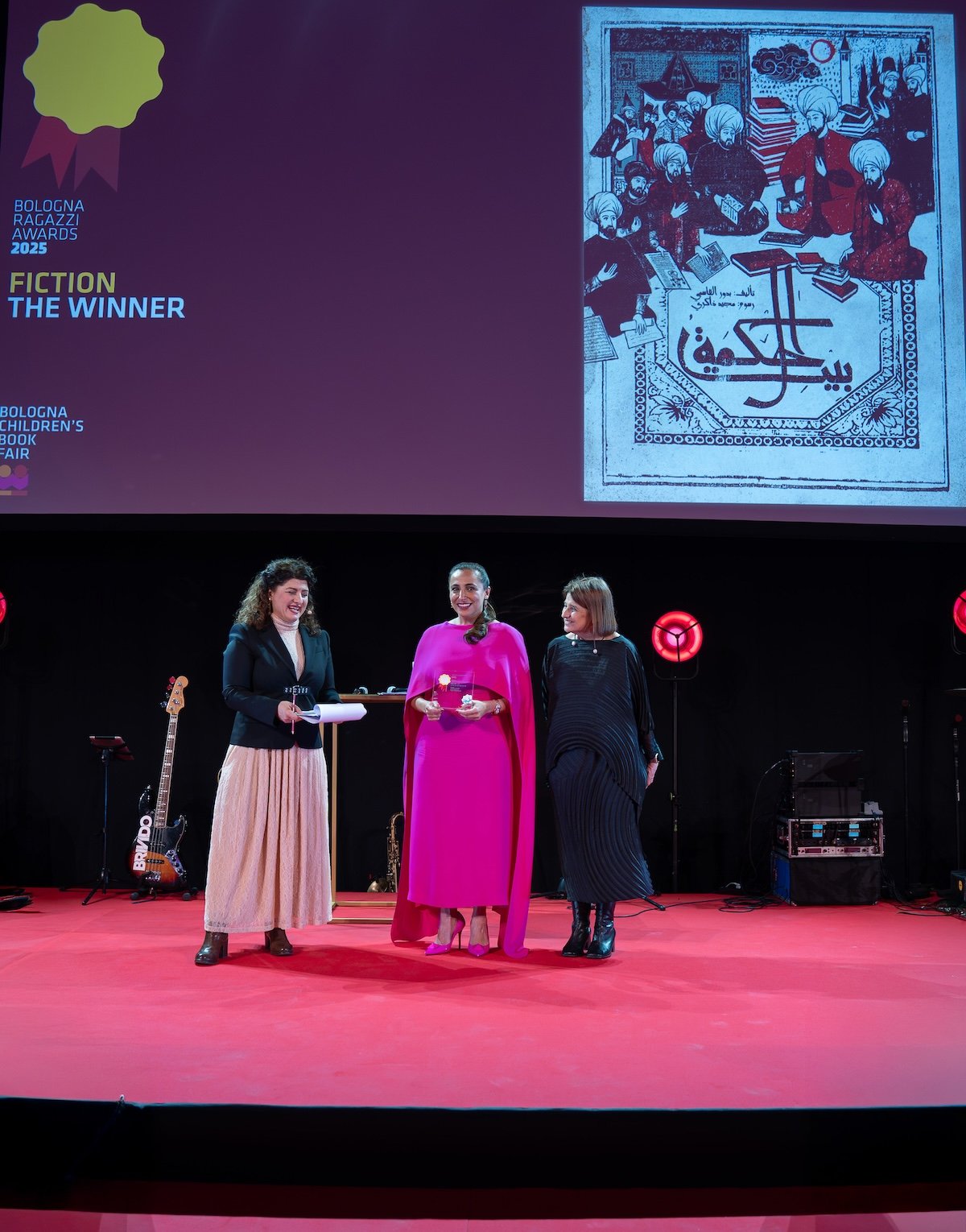 بدور القاسمي أول امرأة خليجية تفوز بجائزة "بولونيا راجازي" في "معرض بولونيا لكتاب الطفل" 2025