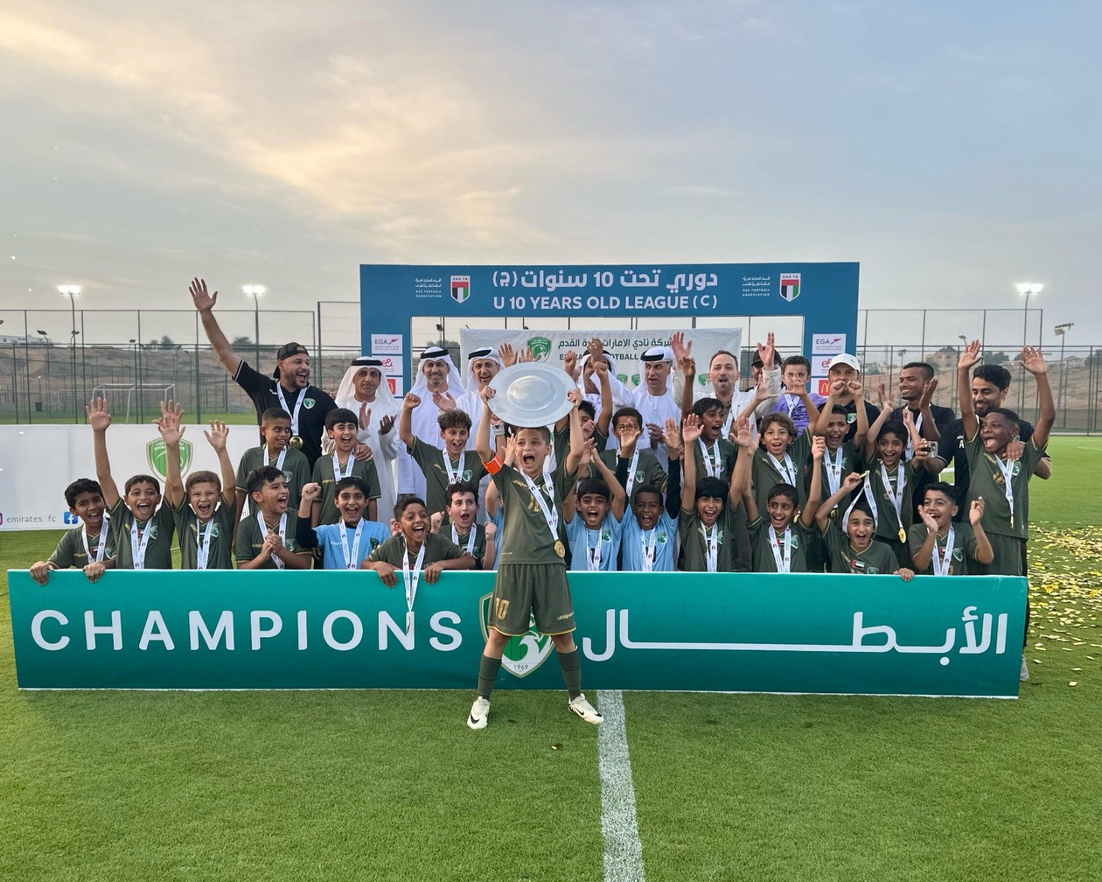 الإمارات يُتوج بطلًا لمسابقة تحت 10 سنوات (ج) 1 الإمارات يُتوج بطلًا لمسابقة تحت 10 سنوات (ج)