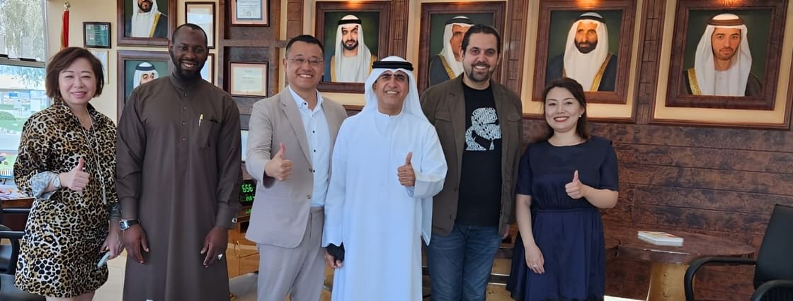 سالم بن سلطان القاسمي يبحث مع وفد صيني التعاون في مجال الاستثمار