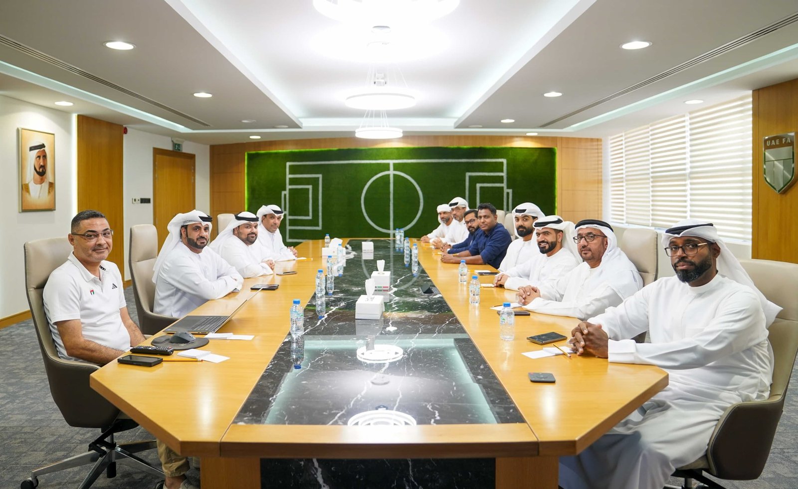 اجتماع تنسيقي لاتحاد الكرة مع مسؤولي جماهير الشارقة وشباب الأهلي