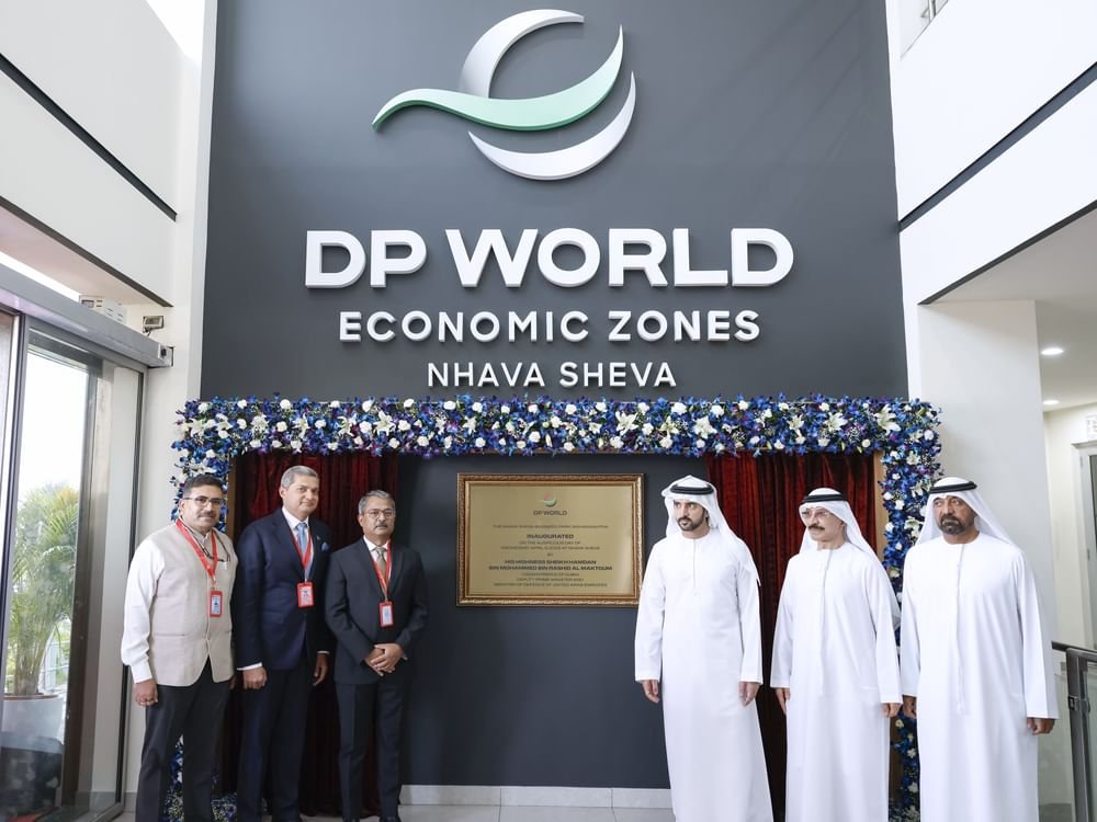 حمدان بن محمد يفتتح مجمع الأعمال والمنطقة الحرة التابعين لموانئ دبي العالمية في ميناء نافا شيفا