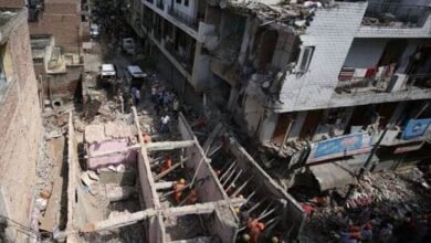 مصرع 11 شخصاً بينهم أطفال إثر انهيار مبنى سكني في ضواحي نيودلهي